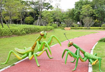 螳螂雕塑-公園園林景觀大小號(hào)卡通玻璃鋼螳螂雕塑