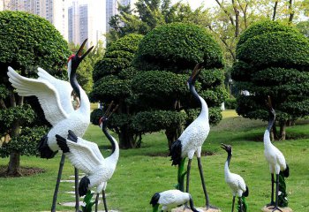 仙鶴雕塑-公園草坪創意玻璃鋼姿態各異的鶴雕塑