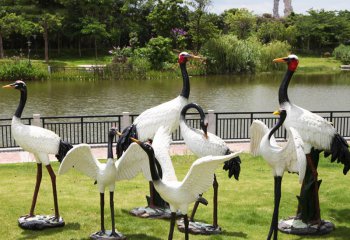 仙鶴雕塑-公園創意玻璃鋼大型仿真多只鶴雕塑