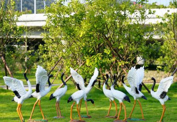 仙鶴雕塑-公園草坪玻璃鋼彩繪一群仙鶴雕塑