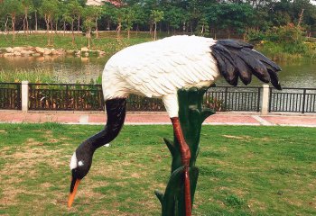 仙鶴雕塑-景區創意玻璃鋼仿真動物鶴雕塑