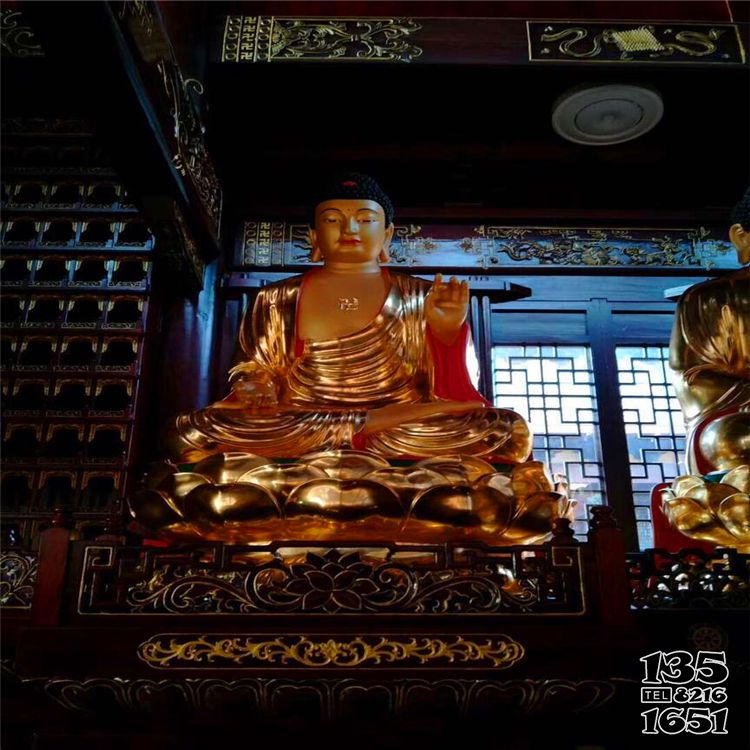 三寶佛雕塑-寺廟大型不銹鋼噴金叩拜神佛三寶佛雕塑高清圖片