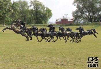 馬群雕塑-園林里擺放的成群的玻璃鋼創意馬群雕塑