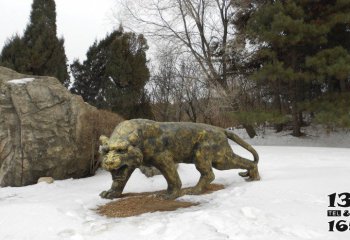 虎雕塑-公園里播放的一只兇惡玻璃鋼創意虎雕塑