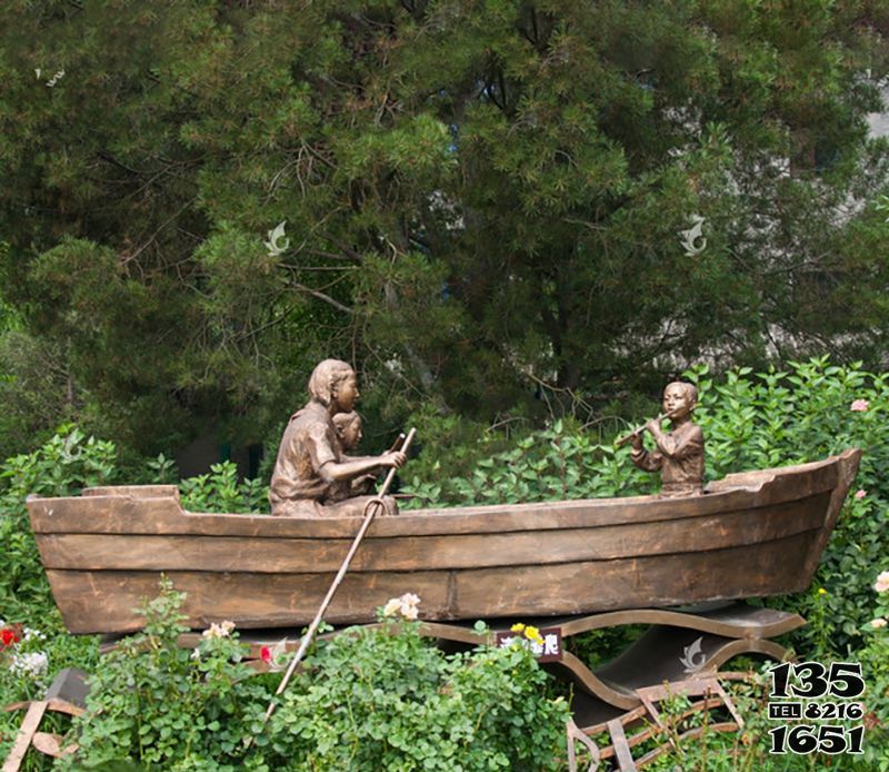 船雕塑-公園小區(qū)園林擺放鑄銅一家三口黃銅船雕塑高清圖片