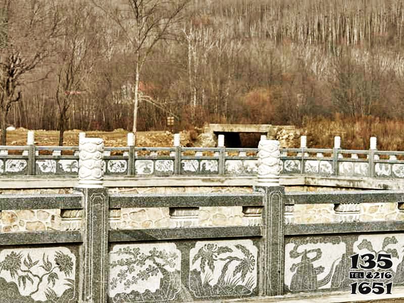 欄桿欄板雕塑-山區(qū)河道邊裝飾芝麻灰雕刻防護(hù)欄桿欄板雕塑高清圖片