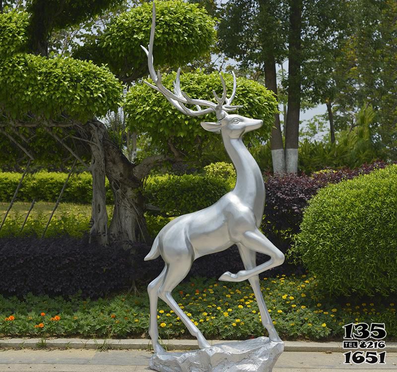 梅花鹿雕塑-公園街道不銹鋼拋光梅花鹿雕塑高清圖片