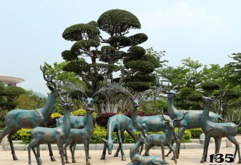 鹿雕塑-公園景區創意一群玻璃鋼彩繪鹿雕塑