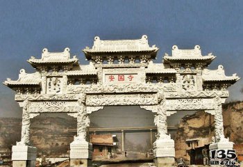 牌坊雕塑-景區(qū)安國(guó)寺門前擺放龍紋浮雕門樓牌坊雕塑