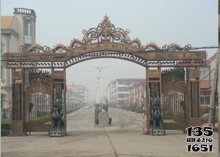 牌坊雕塑-鐵藝鏤空不銹鋼小區三門牌坊雕塑高清圖片