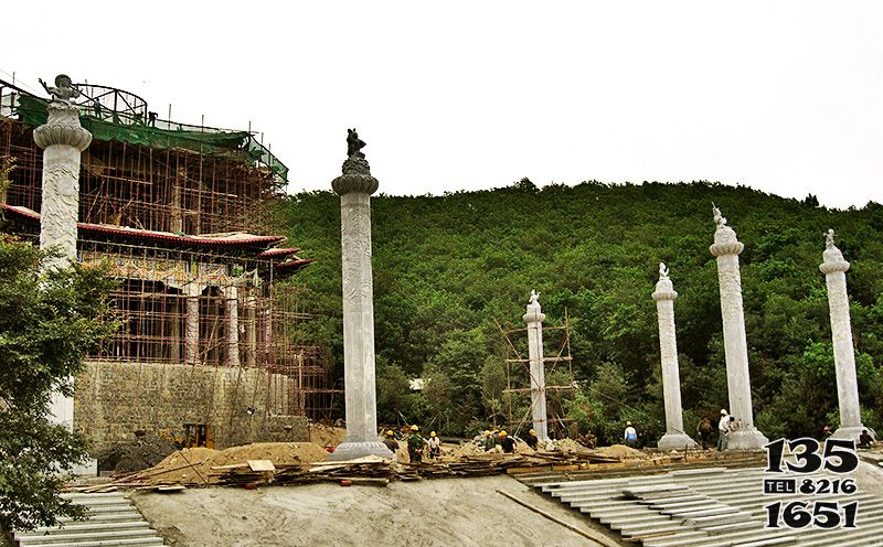 龍柱雕塑-戶外景區(qū)寺廟門口大型景觀大理石石雕浮雕龍柱雕塑高清圖片