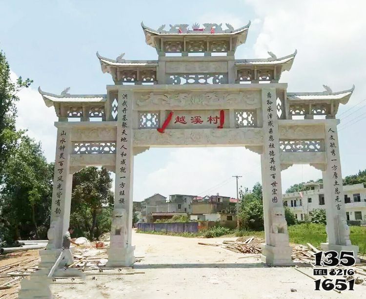 牌坊雕塑-大理石鏤空三門(mén)五樓仿古牌坊新村鎮(zhèn)口裝飾擺件高清圖片