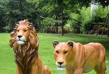 獅子雕塑-公園草坪玻璃鋼仿真彩繪卡通童趣獅子雕塑