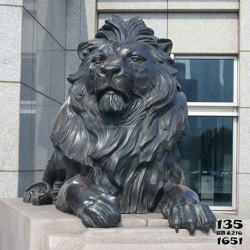 獅子雕塑-城市街道大型仿真動物創(chuàng)意不銹鋼仿銅獅子雕塑高清圖片