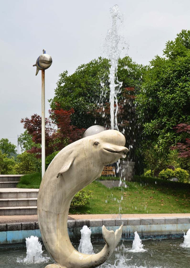 不銹鋼公園噴水鯨魚(yú)-不銹鋼噴水鯨魚(yú)雕塑